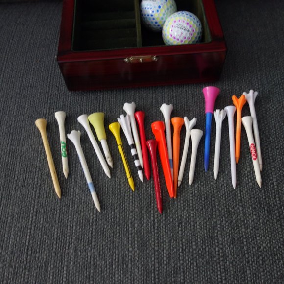 inBetweeners NFT#9570 x bigd0gg Golf Hand Designed Titleist Pro VI Golf Ball Set - Picture 9 of 14